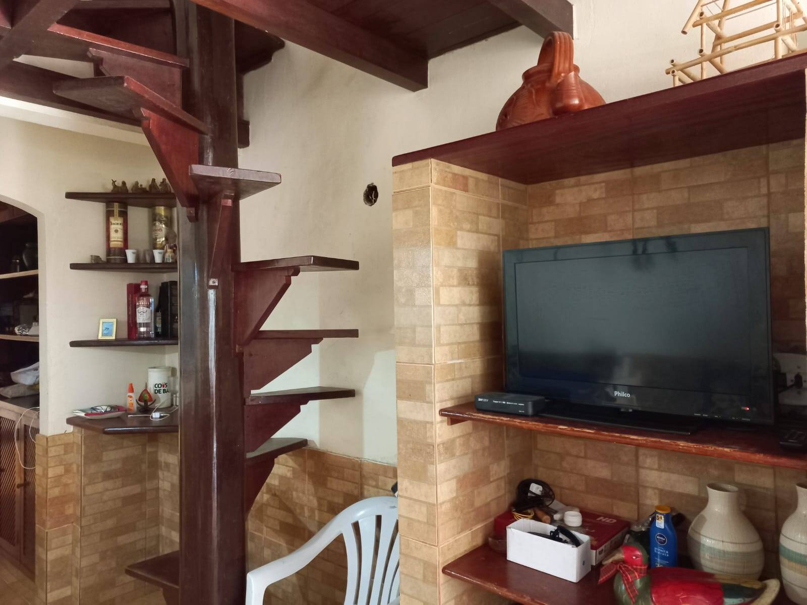CHARMOSA CASA EM CONDOMÍNIO DE 03 QUARTOS NO PERO