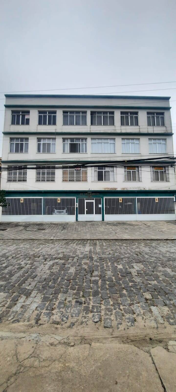 APARTAMENTO 02 QUARTOS NO CORAÇÃO DA CIDADE, CENTRO - CABO FRIO/RJ