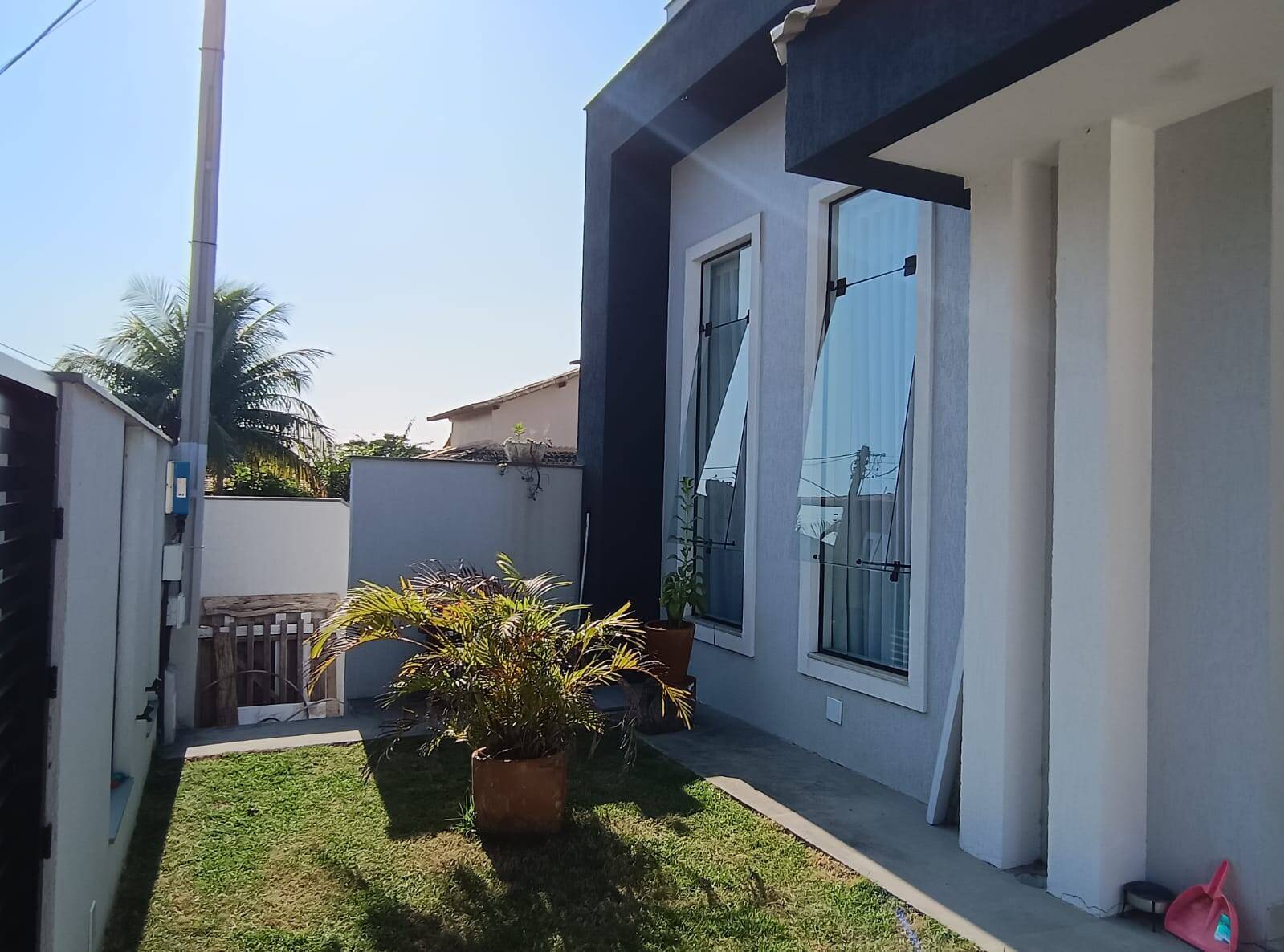 CASA COM 03 QUARTOS NO CONDOMÍNIO DOS PÁSSAROS - CABO FRIO/RJ