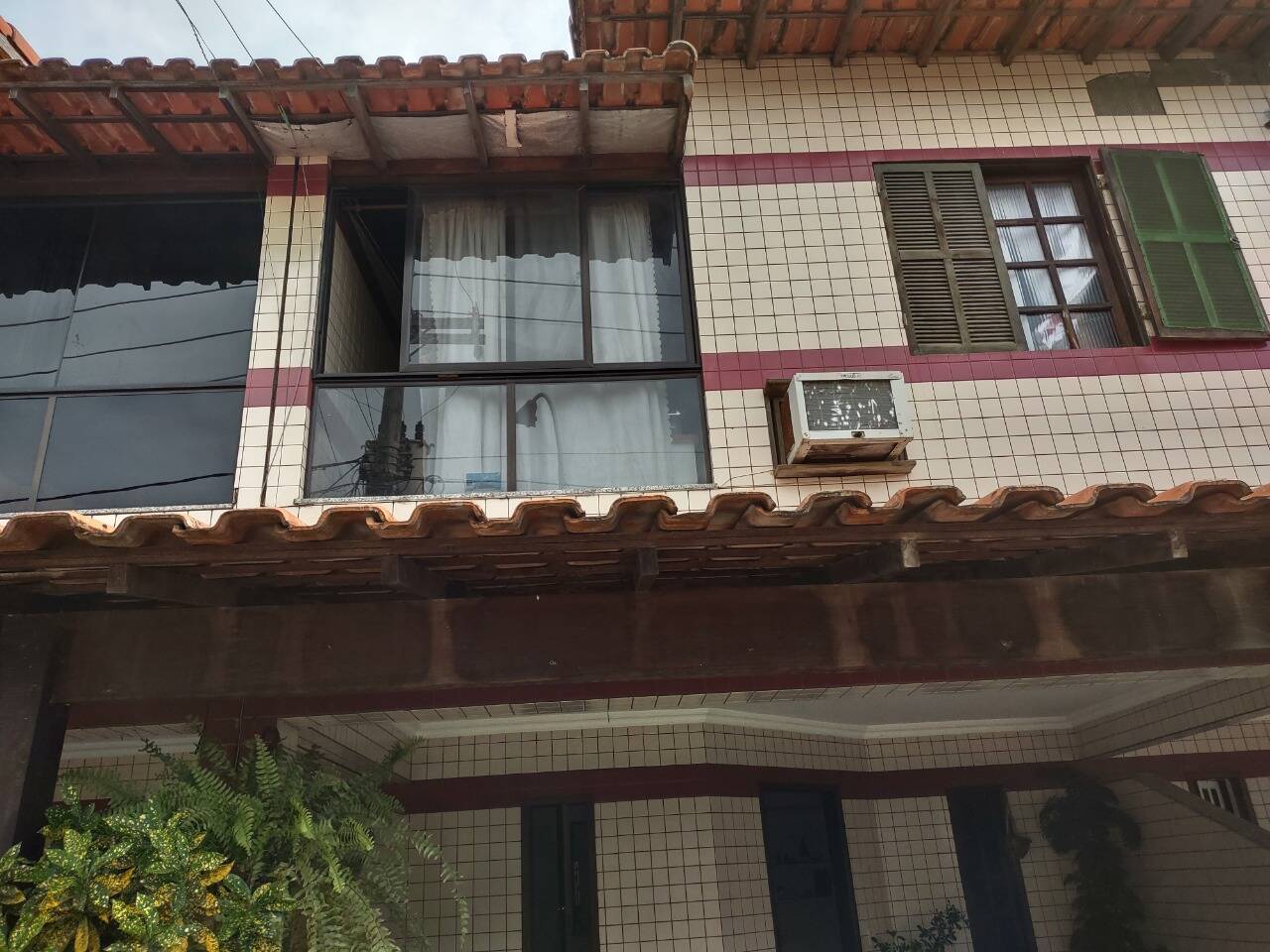 CASA EM CONDOMÍNIO COM 02 QUARTOS, PALMEIRAS - CABO FRIO/RJ