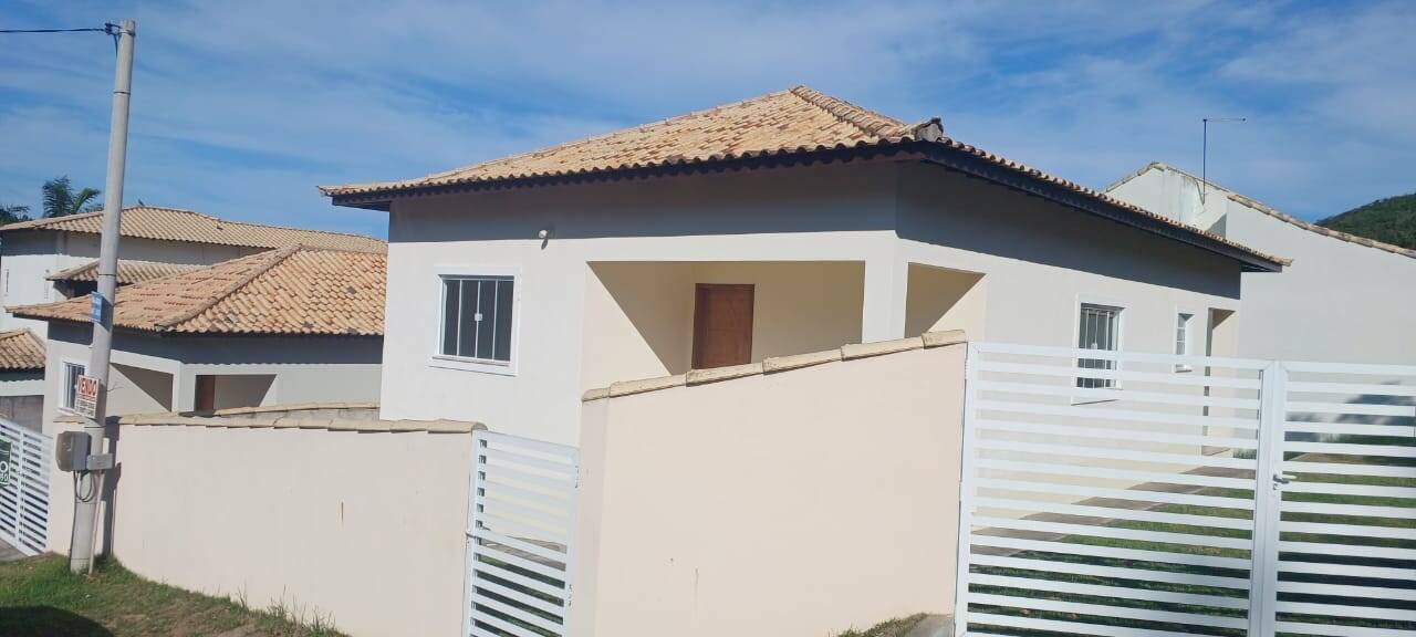 LINDA CASA NO CONDOMÍNIO BOSQUE DO PERÓ - CABO FRIO/RJ