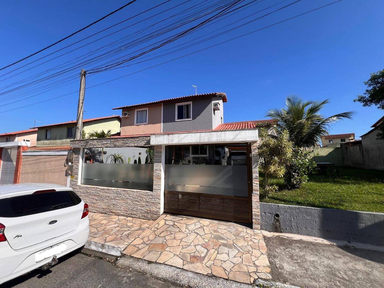 CASA DUPLEX EM CONDOMÍNIO FECHADO COM ESTRUTURA COMPLETA - SÃO PEDRO/RJ
