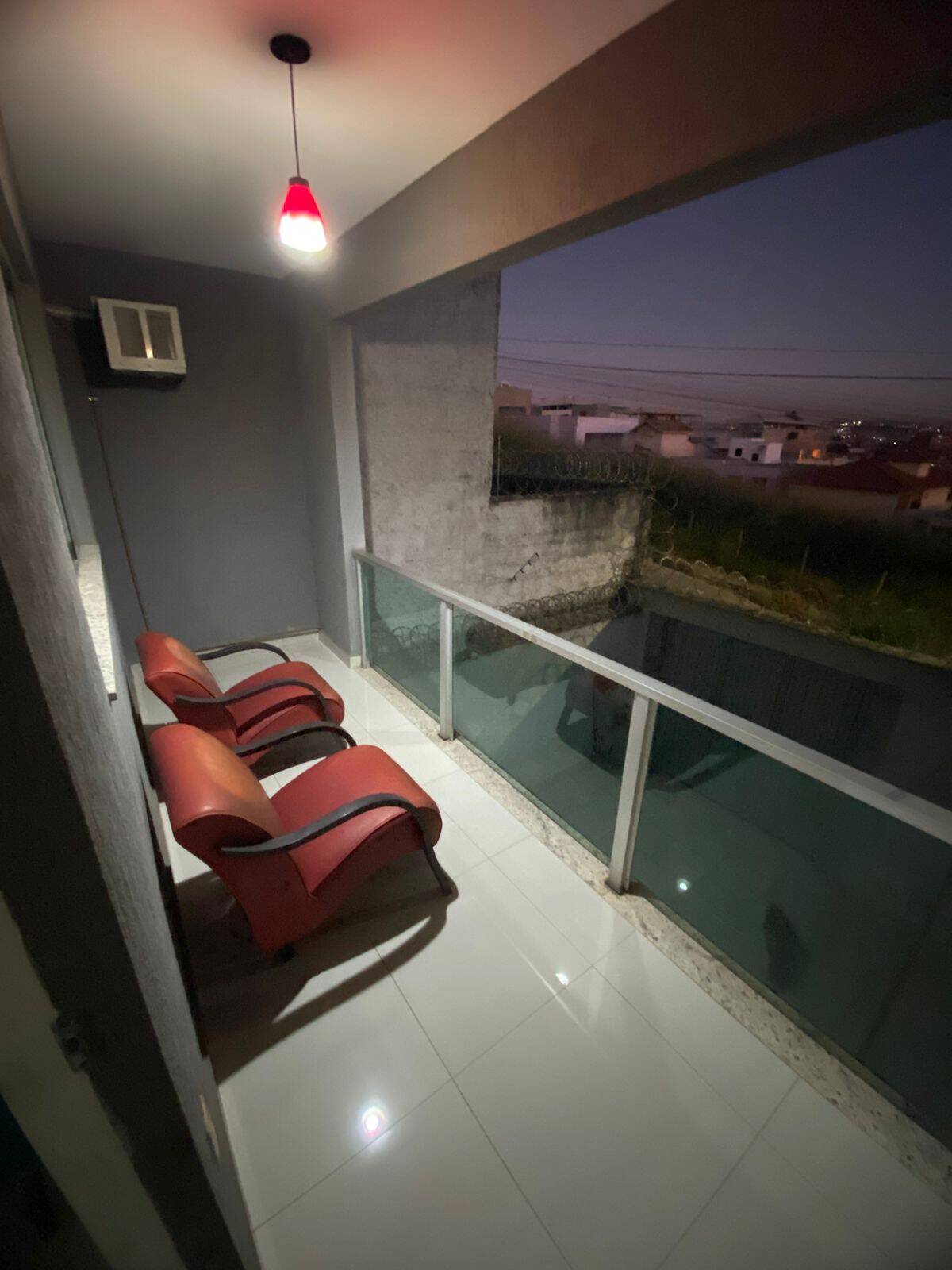 TRIPLEX À VENDA EM LOCALIZAÇÃO PRIVILEGIADA – (CABRAL), CONTAGEM/MG