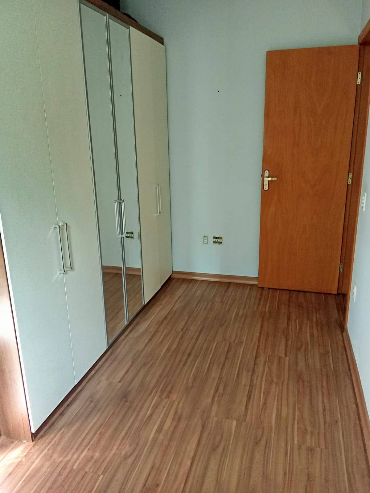 TRIPLEX À VENDA EM LOCALIZAÇÃO PRIVILEGIADA – (CABRAL), CONTAGEM/MG