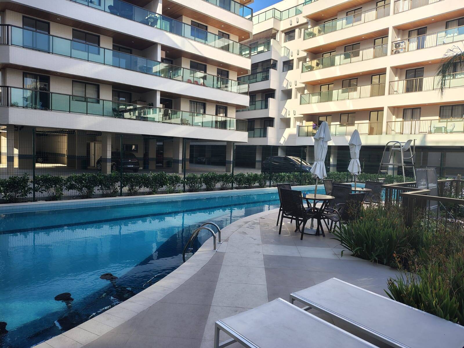 APARTAMENTO COM 02 QUARTOS SENDO 01 SUÍTE EM VILA NOVA - CABO FRIO/RJ