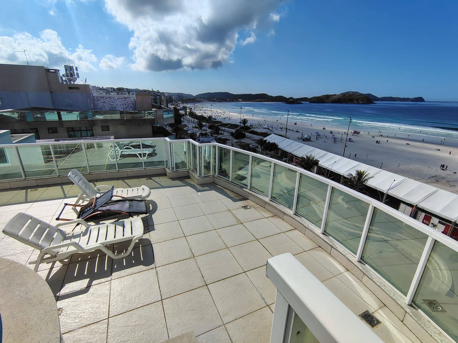 LUXUOSA COBERTURA À VENDA NA PRAIA DO FORTE – CABO FRIO/RJ