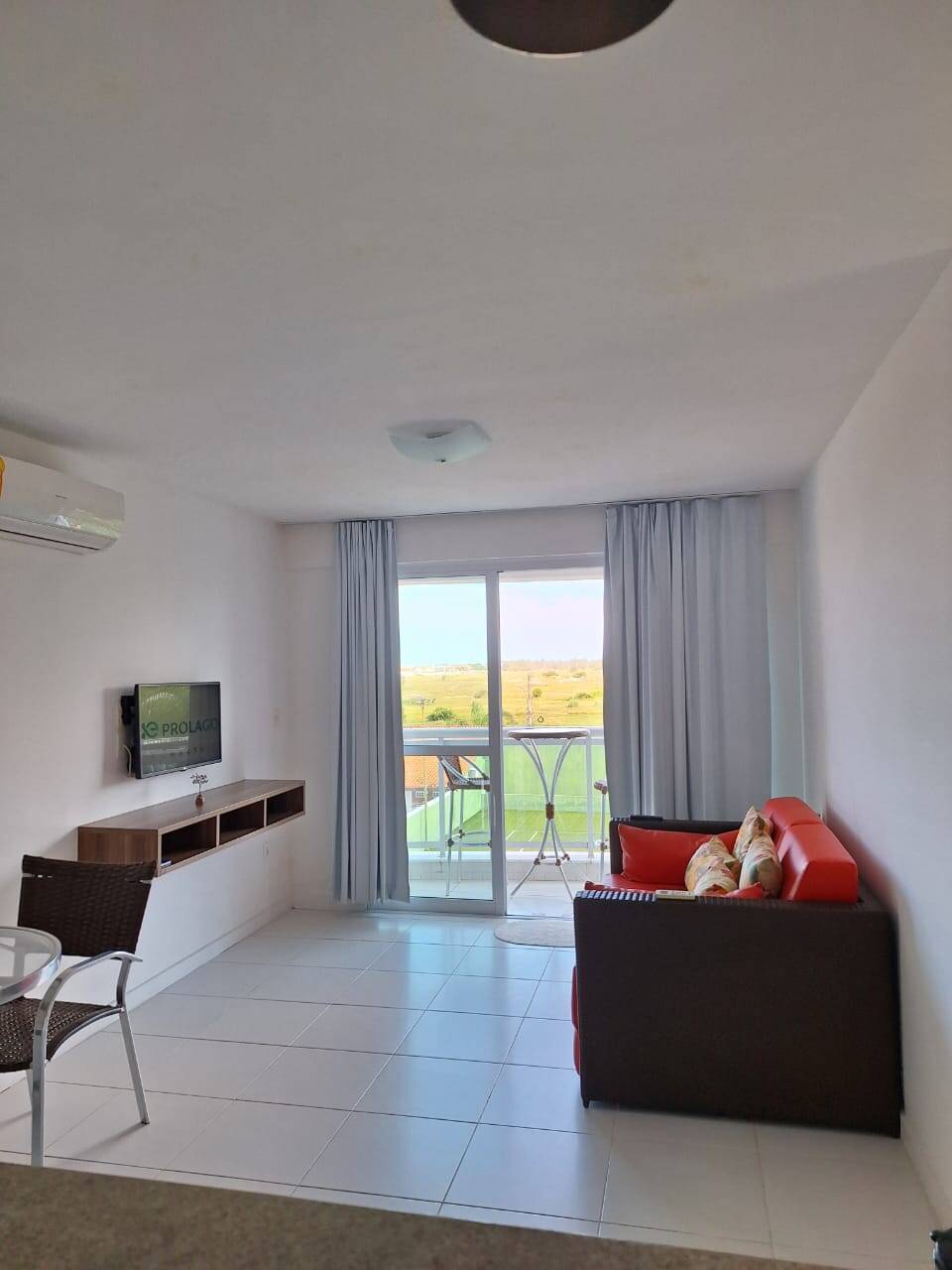 APARTAMENTO COM 02 SUÍTES  – DE FRENTE PARA A PRAIA DO FORTE!