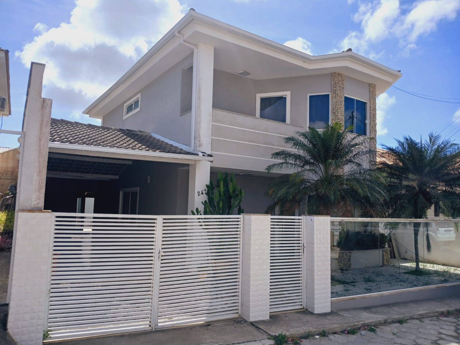 CASA COM PISCINA À VENDA NO CONDOMÍNIO DOS PÁSSAROS – CABO FRIO/RJ