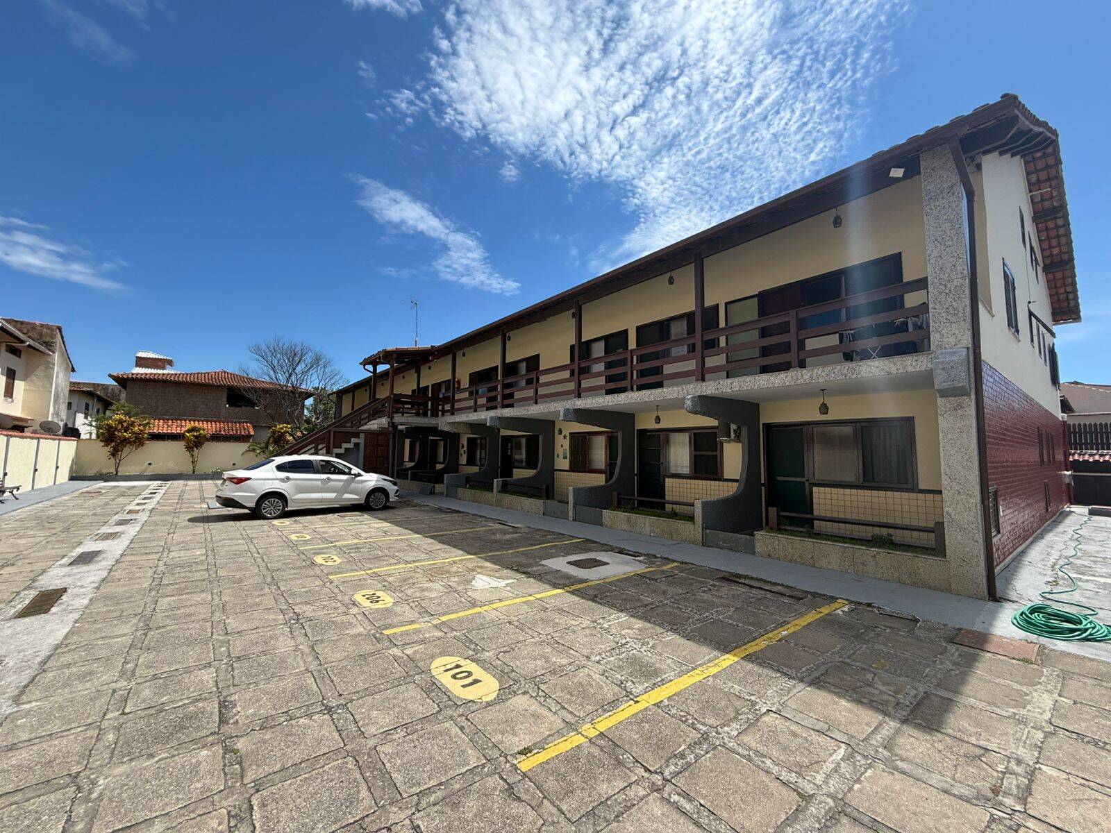OPORTUNIDADE! CASA EM CONDOMÍNIO A 7 MINUTOS DA PRAIA DO PERÓ -CABO FRIO/RJ