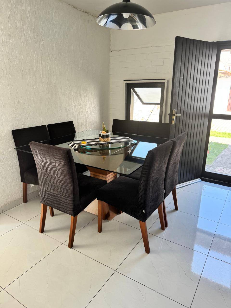 CASA À VENDA DE 02 QUARTOS EM CONDOMÍNIO NO PORTINHO - CABO FRIO/RJ