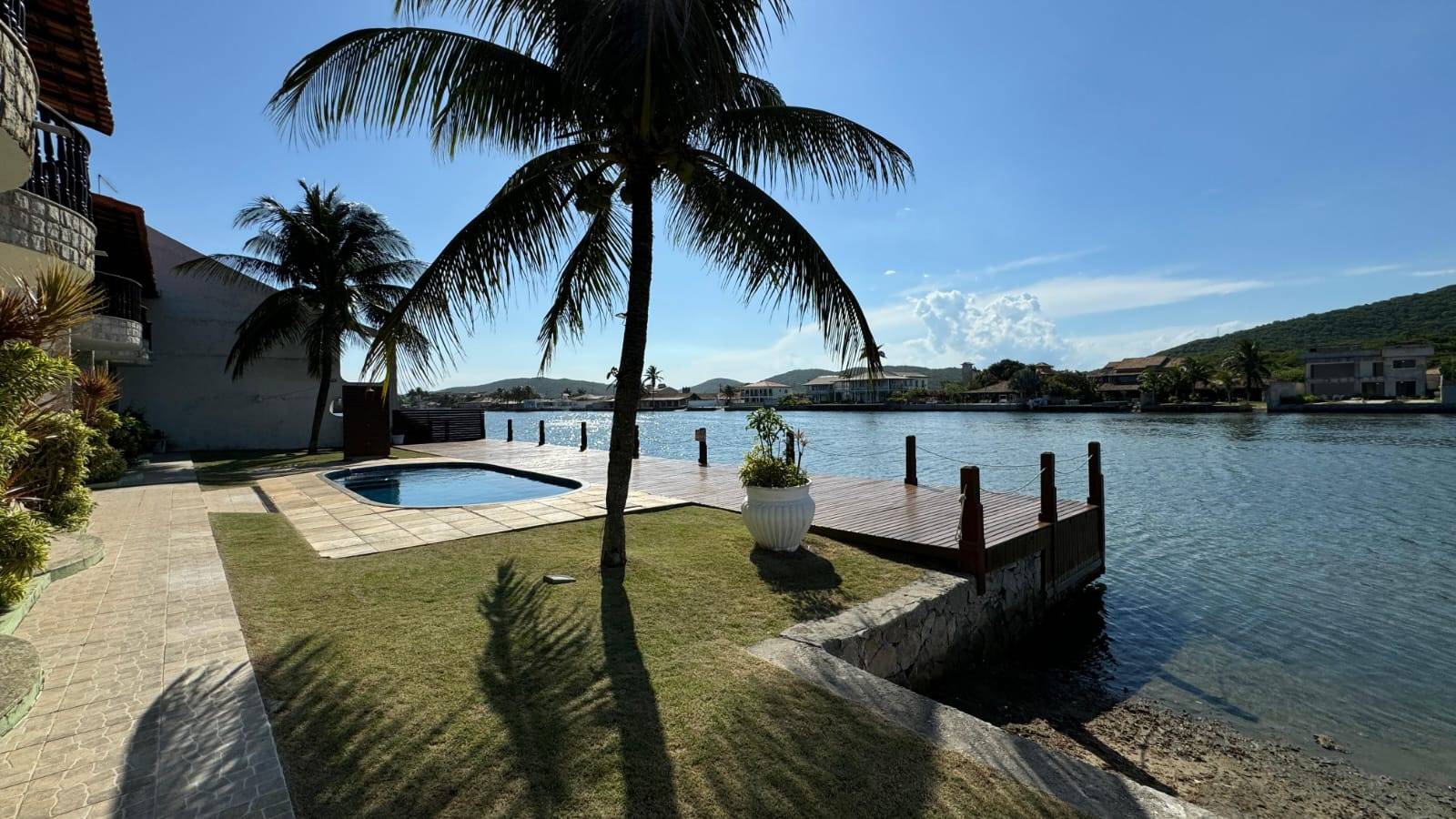 CASA DUPLEX COM VISTA PARA O CANAL À VENDA NA OGIVA – CABO FRIO/RJ
