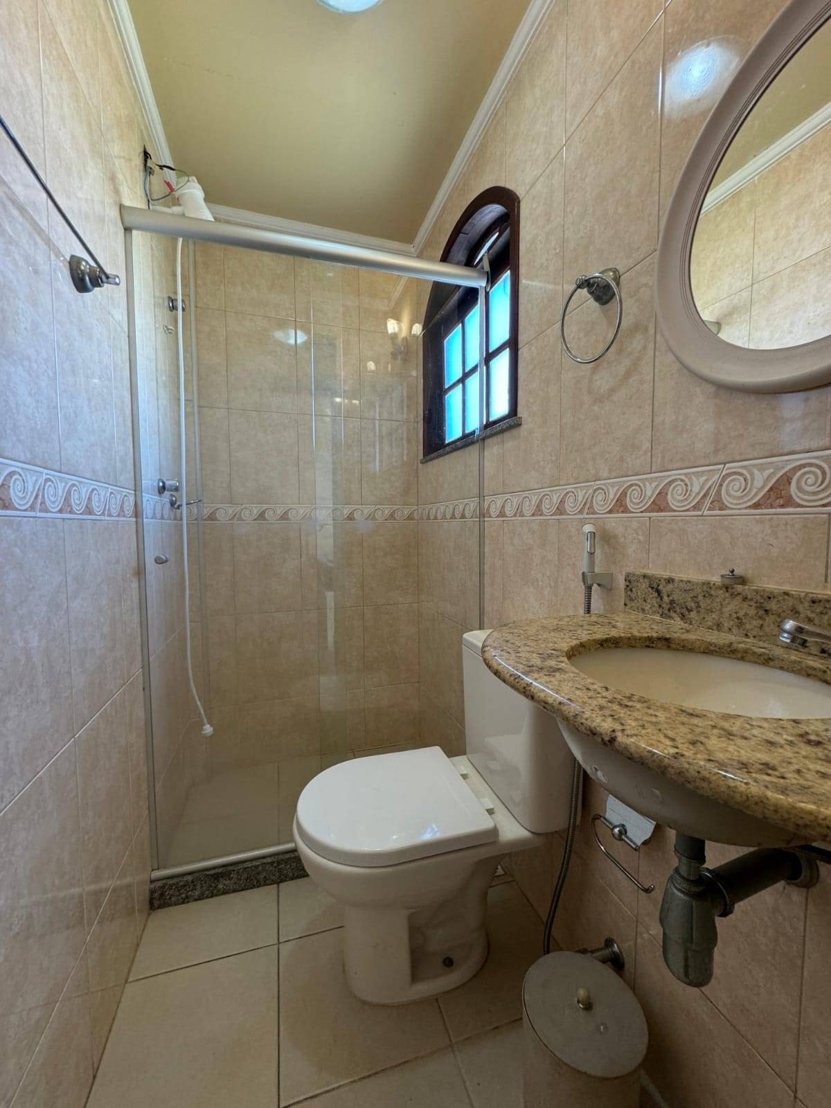 APARTAMENTO DUPLEX ESPAÇOSO NO PERÓ DE 04 QUARTOS EM CABO FRIO/RJ