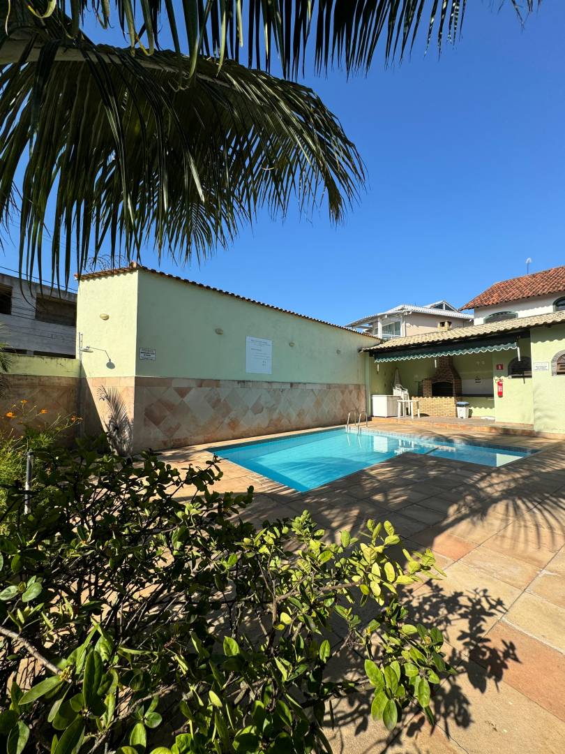 APARTAMENTO DUPLEX ESPAÇOSO NO PERÓ DE 04 QUARTOS EM CABO FRIO/RJ