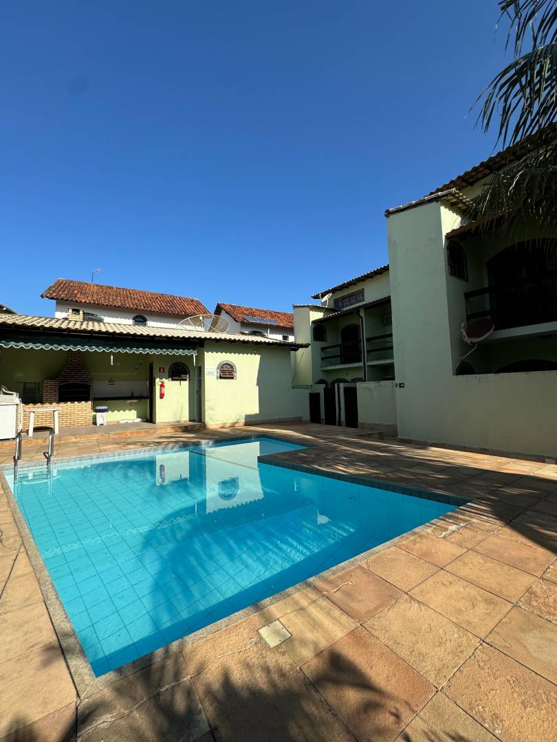APARTAMENTO DUPLEX ESPAÇOSO NO PERÓ DE 04 QUARTOS EM CABO FRIO/RJ