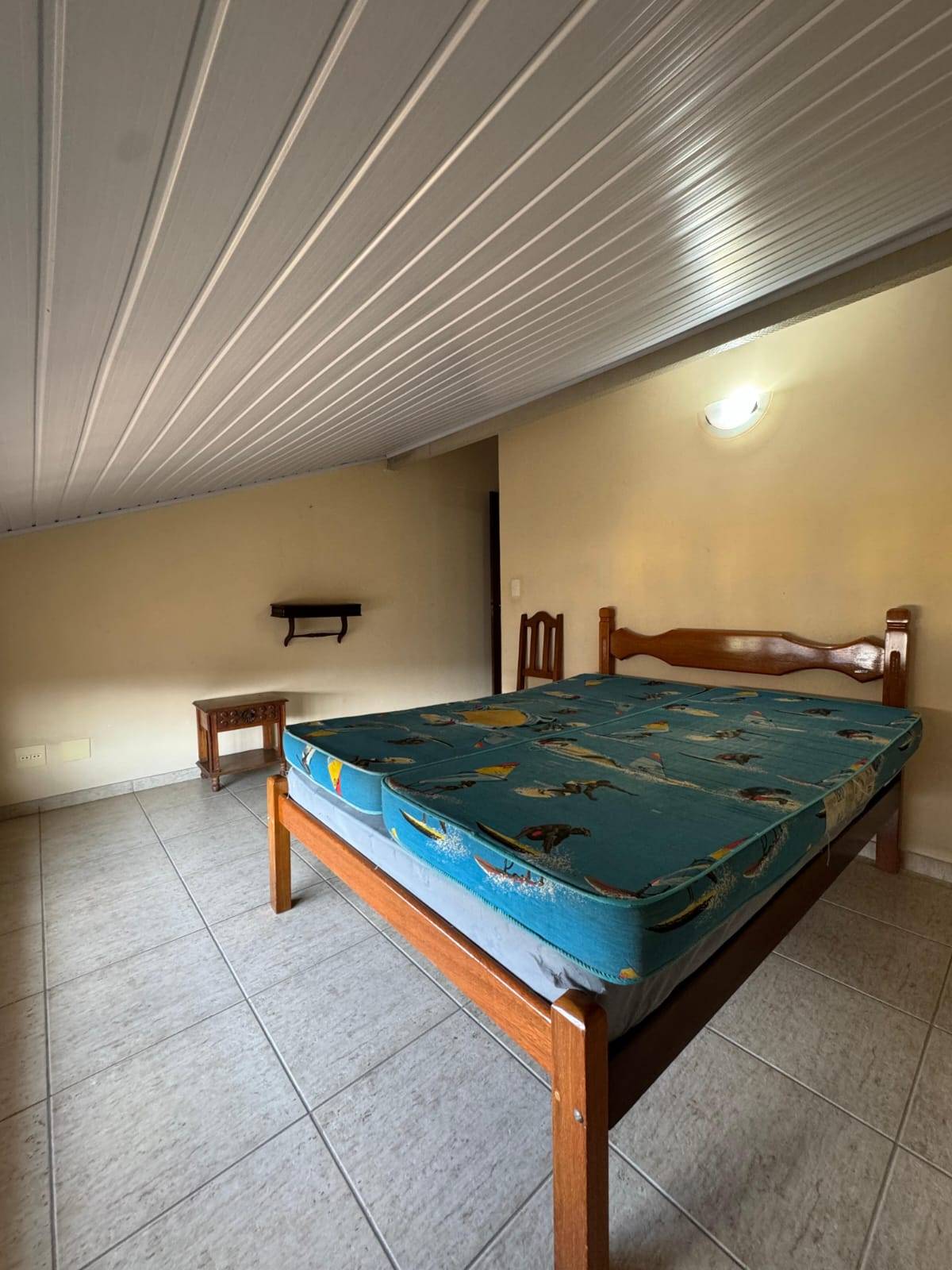 APARTAMENTO DUPLEX ESPAÇOSO NO PERÓ DE 04 QUARTOS EM CABO FRIO/RJ