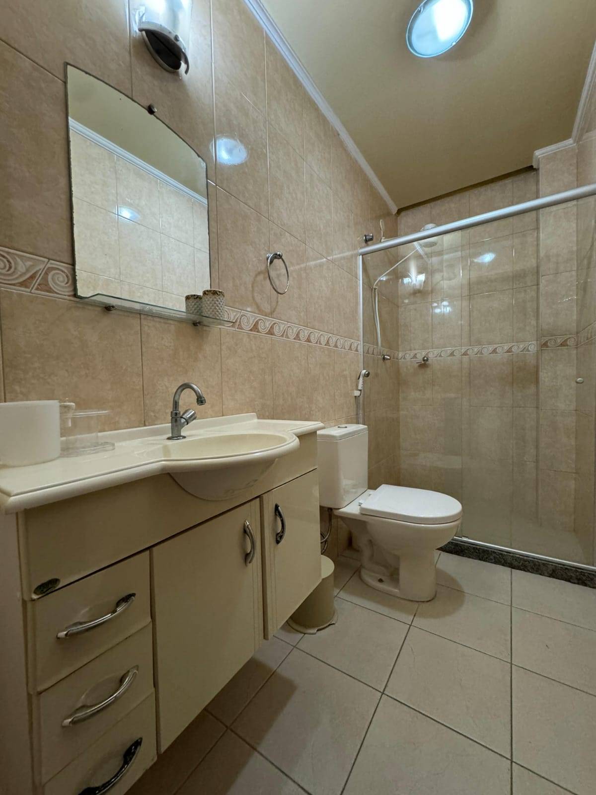 APARTAMENTO DUPLEX ESPAÇOSO NO PERÓ DE 04 QUARTOS EM CABO FRIO/RJ