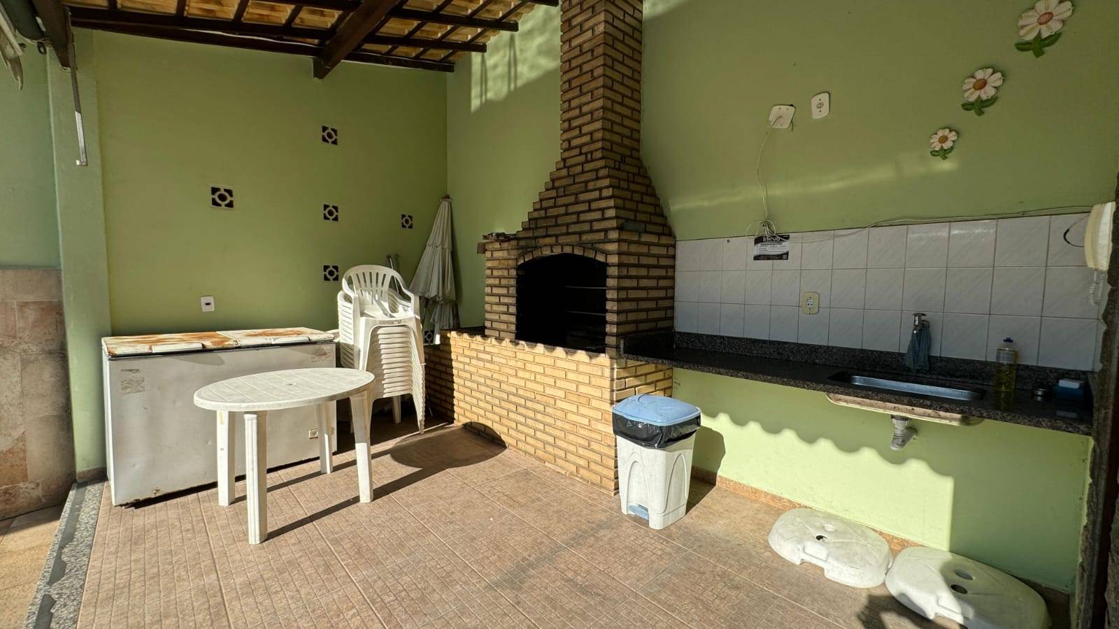 APARTAMENTO DUPLEX ESPAÇOSO NO PERÓ DE 04 QUARTOS EM CABO FRIO/RJ