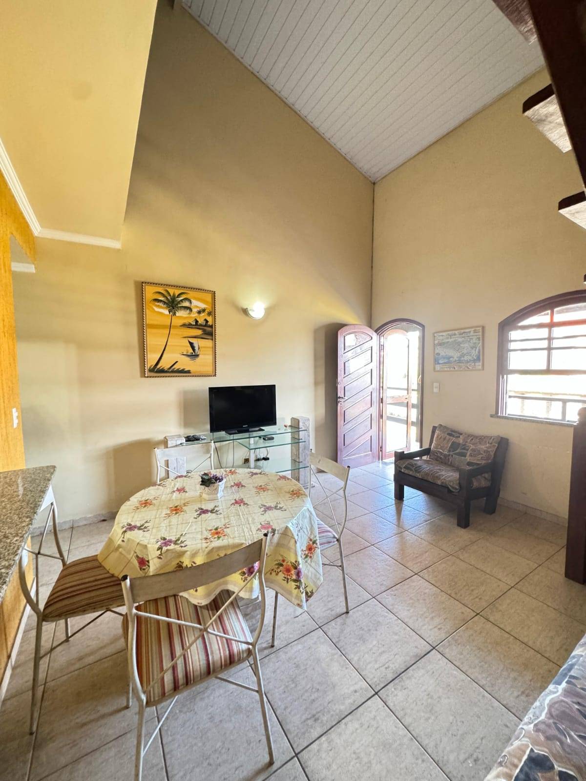 APARTAMENTO DUPLEX ESPAÇOSO NO PERÓ DE 04 QUARTOS EM CABO FRIO/RJ
