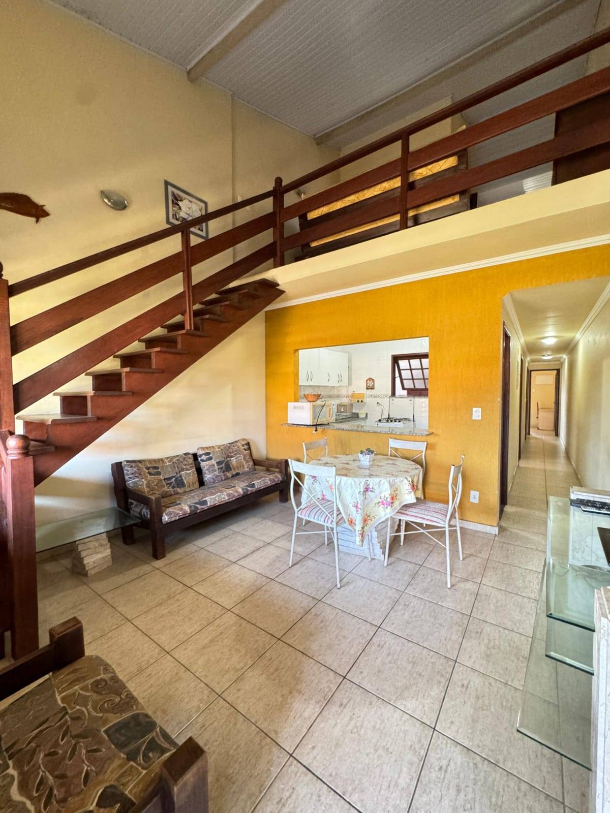 APARTAMENTO DUPLEX ESPAÇOSO NO PERÓ DE 04 QUARTOS EM CABO FRIO/RJ