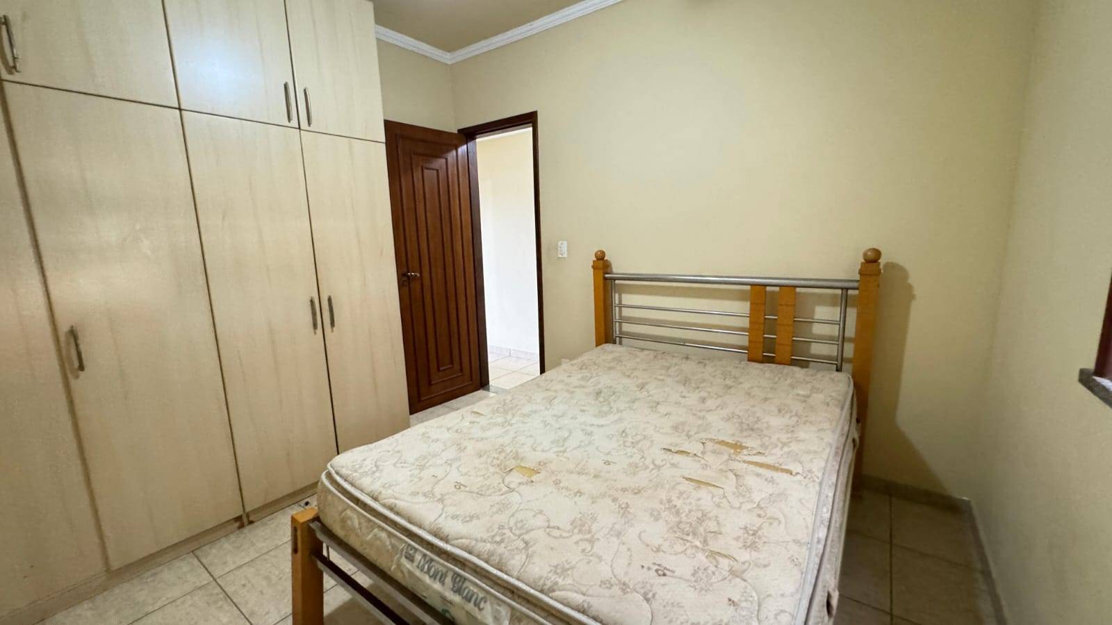 APARTAMENTO DUPLEX ESPAÇOSO NO PERÓ DE 04 QUARTOS EM CABO FRIO/RJ
