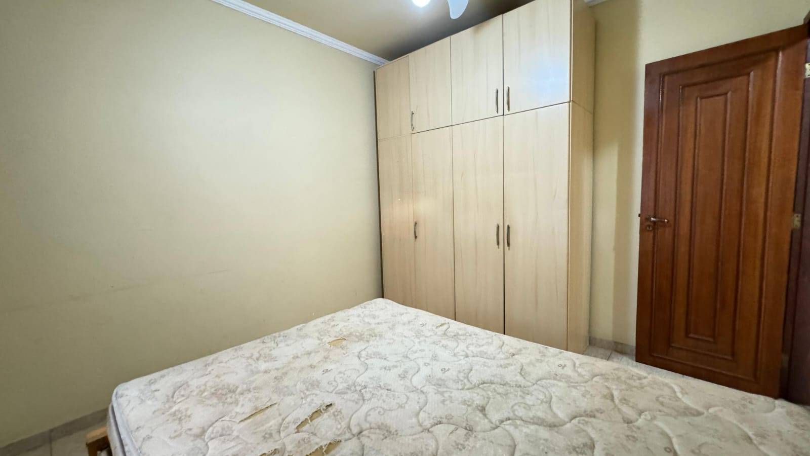 APARTAMENTO DUPLEX ESPAÇOSO NO PERÓ DE 04 QUARTOS EM CABO FRIO/RJ