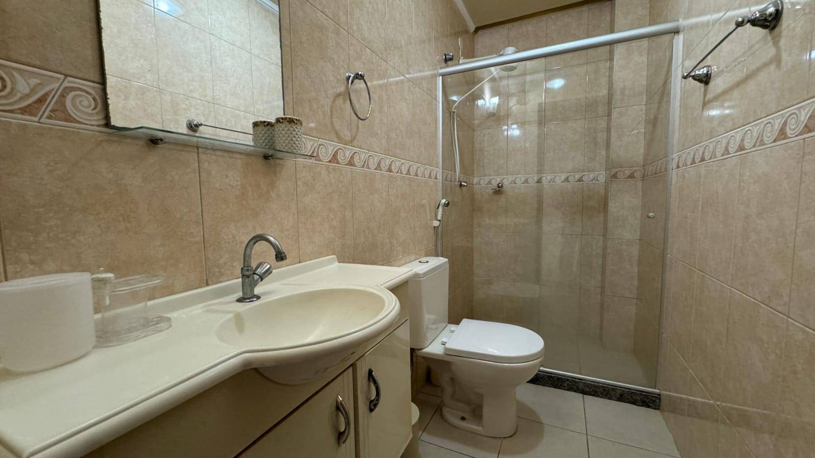 APARTAMENTO DUPLEX ESPAÇOSO NO PERÓ DE 04 QUARTOS EM CABO FRIO/RJ