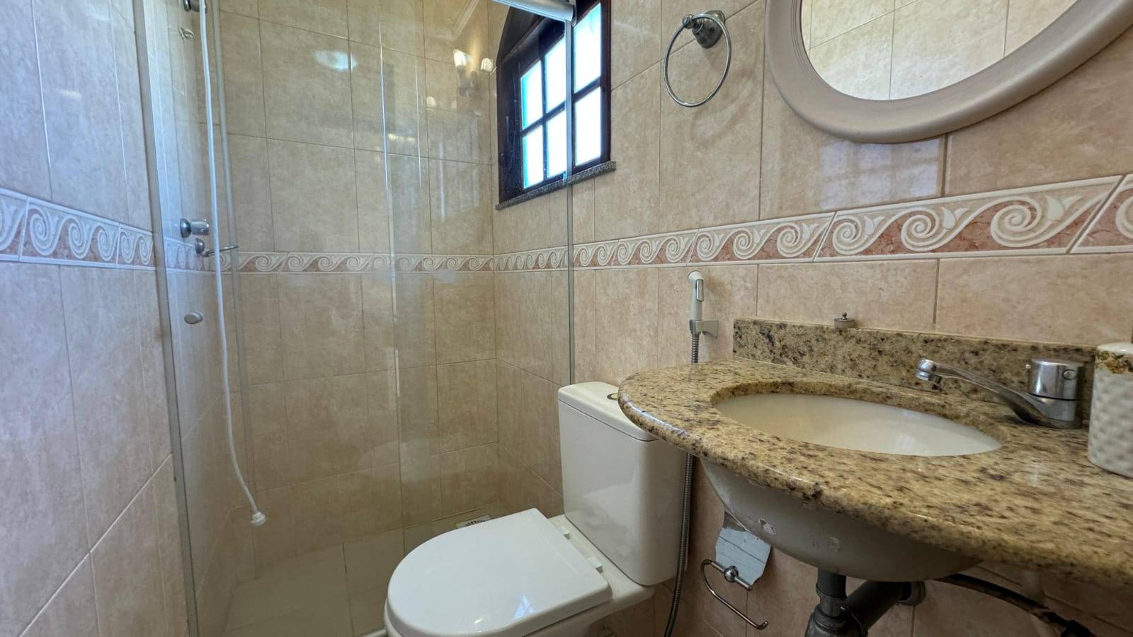 APARTAMENTO DUPLEX ESPAÇOSO NO PERÓ DE 04 QUARTOS EM CABO FRIO/RJ