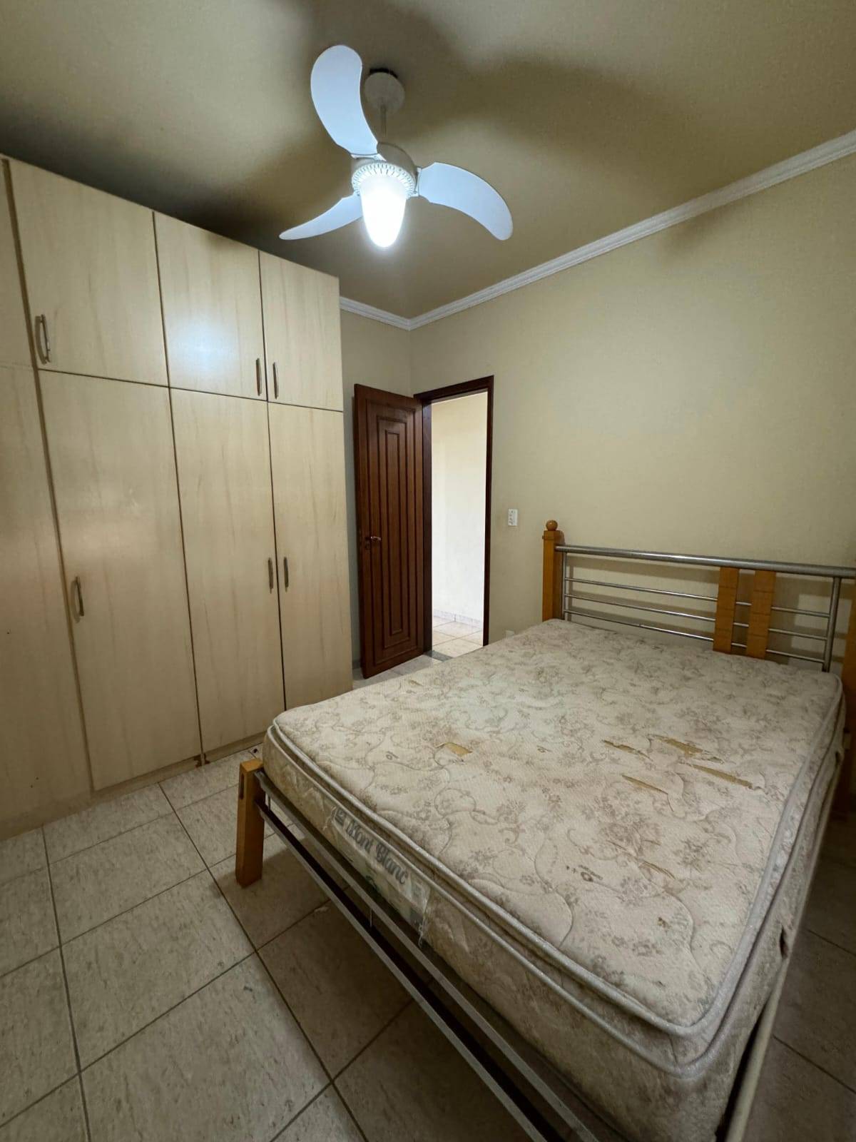 APARTAMENTO DUPLEX ESPAÇOSO NO PERÓ DE 04 QUARTOS EM CABO FRIO/RJ
