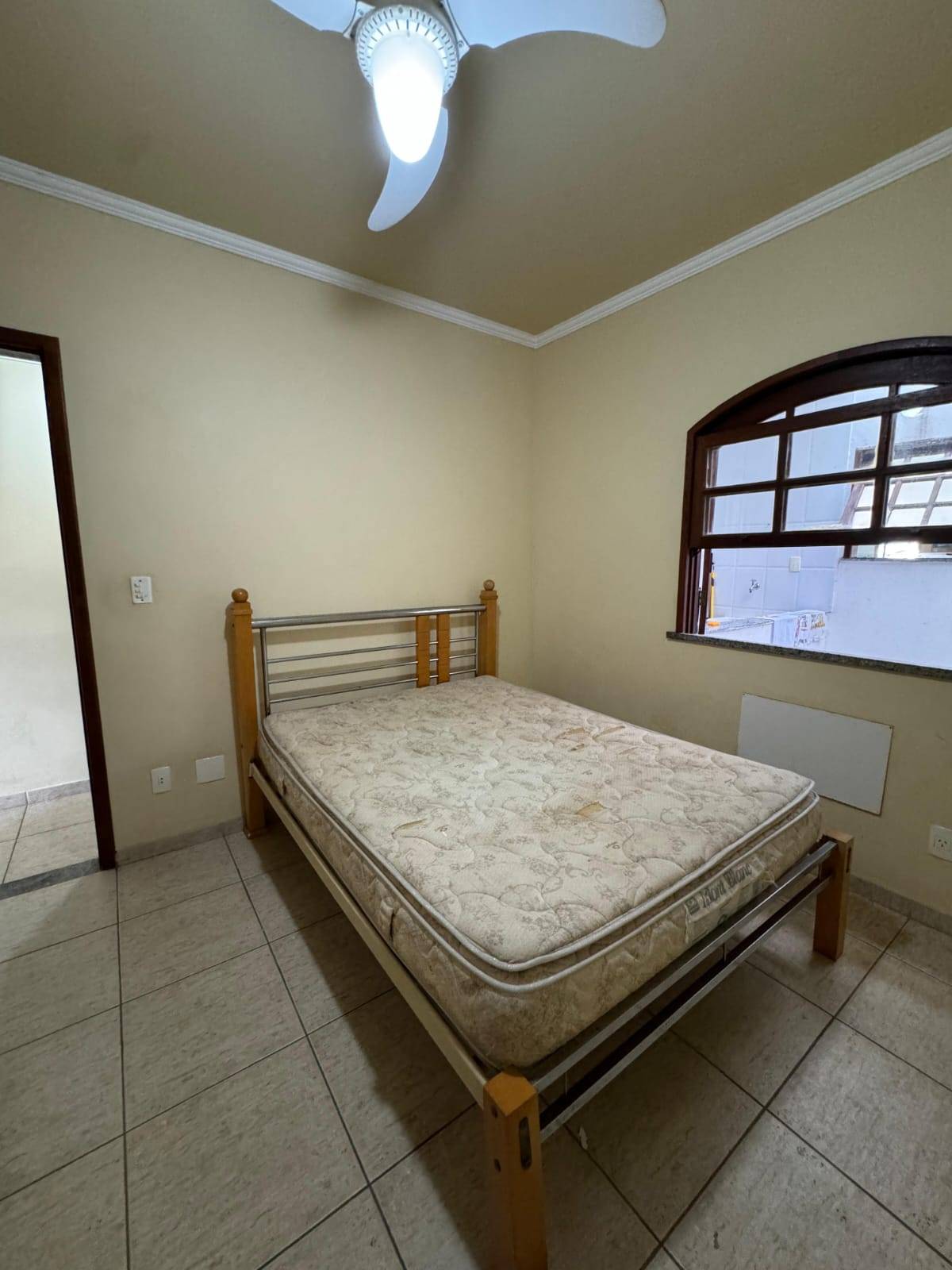 APARTAMENTO DUPLEX ESPAÇOSO NO PERÓ DE 04 QUARTOS EM CABO FRIO/RJ