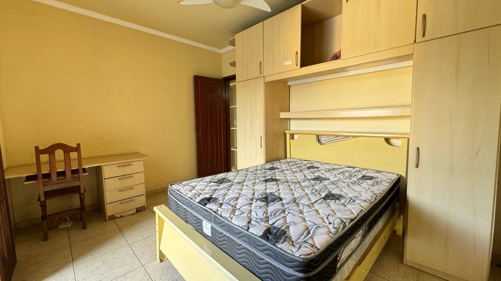 APARTAMENTO DUPLEX ESPAÇOSO NO PERÓ DE 04 QUARTOS EM CABO FRIO/RJ