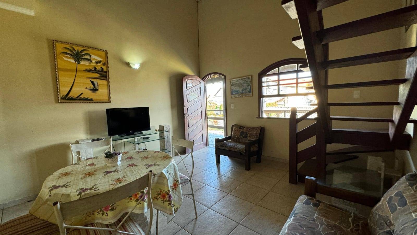 APARTAMENTO DUPLEX ESPAÇOSO NO PERÓ DE 04 QUARTOS EM CABO FRIO/RJ