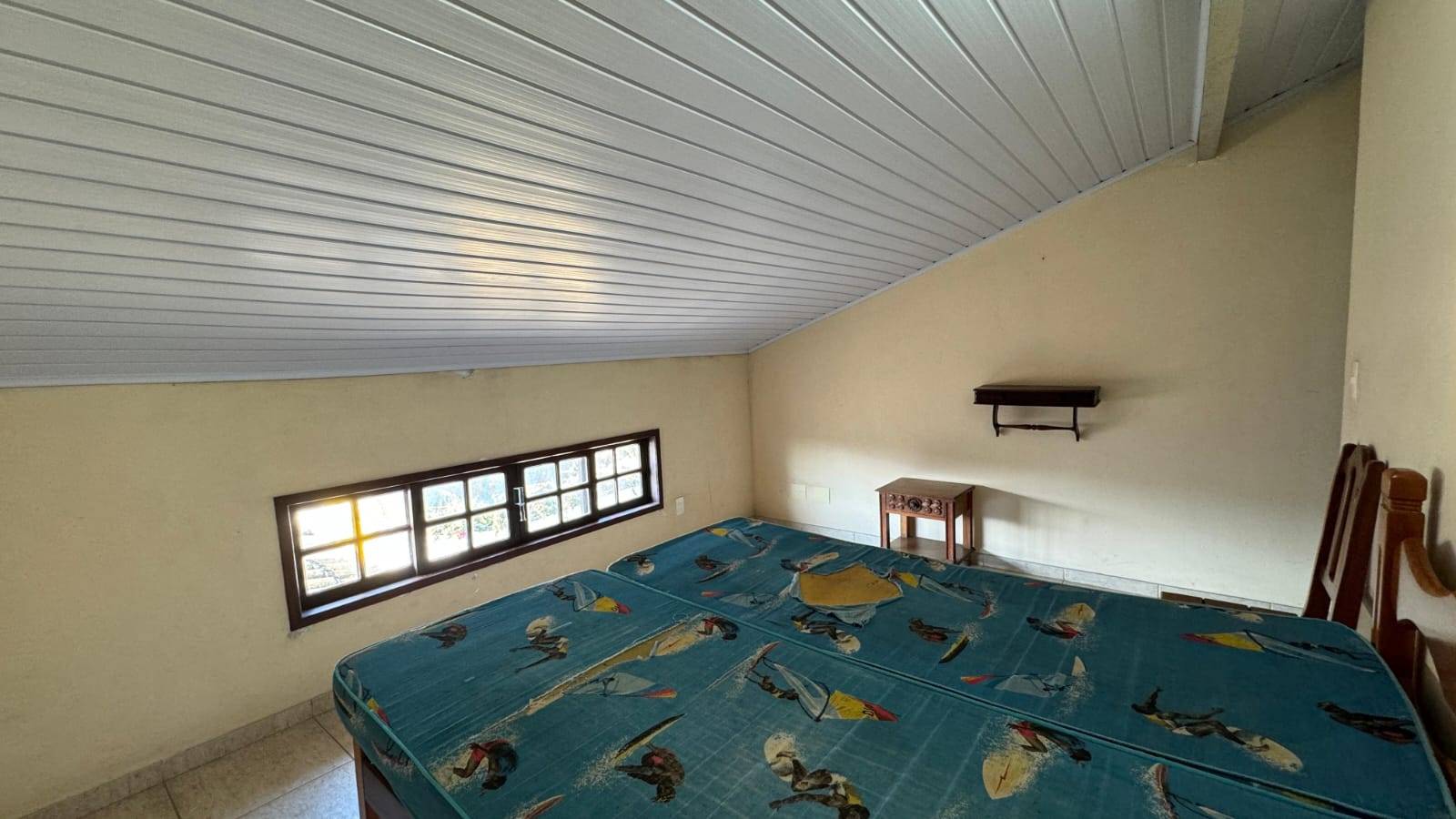 APARTAMENTO DUPLEX ESPAÇOSO NO PERÓ DE 04 QUARTOS EM CABO FRIO/RJ