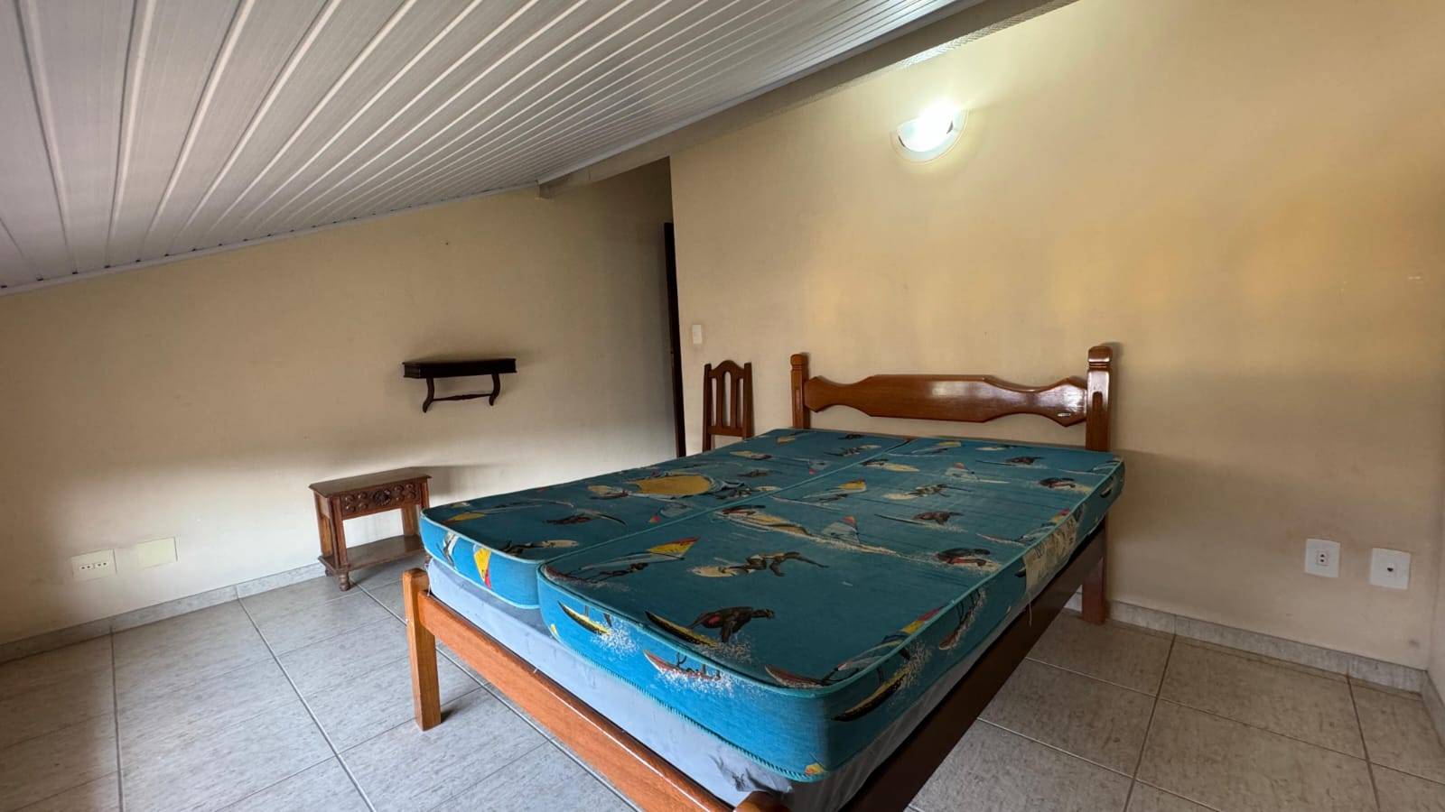 APARTAMENTO DUPLEX ESPAÇOSO NO PERÓ DE 04 QUARTOS EM CABO FRIO/RJ