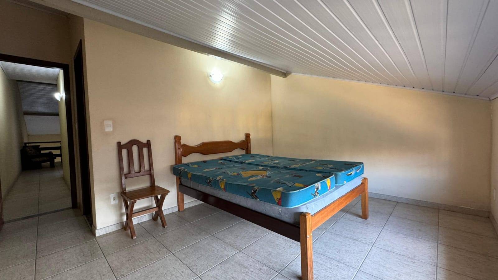 APARTAMENTO DUPLEX ESPAÇOSO NO PERÓ DE 04 QUARTOS EM CABO FRIO/RJ