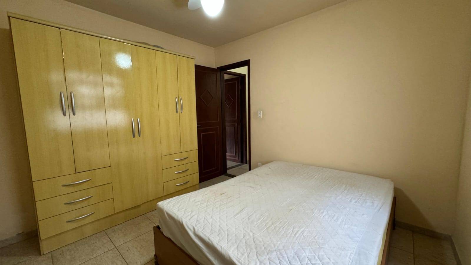 APARTAMENTO DUPLEX ESPAÇOSO NO PERÓ DE 04 QUARTOS EM CABO FRIO/RJ