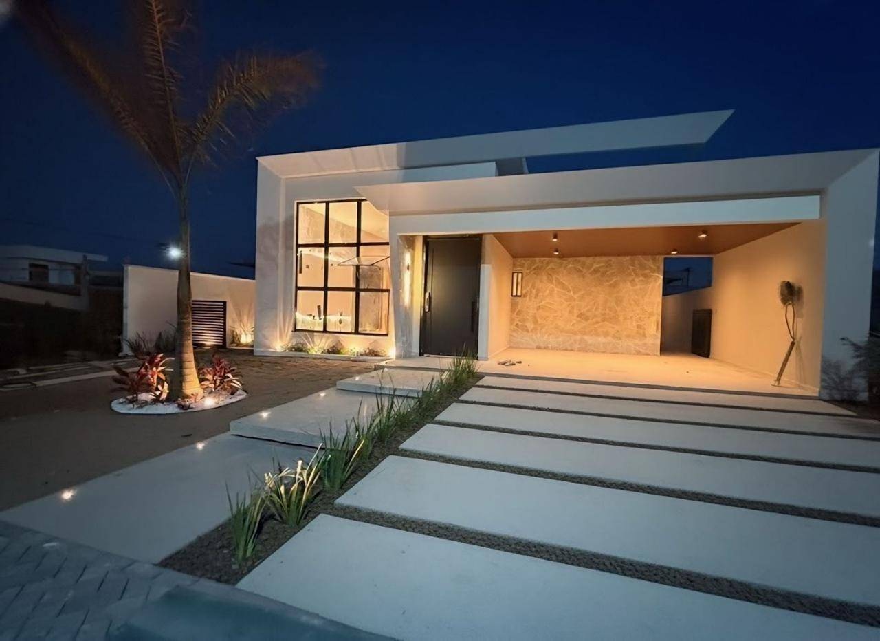 CASA ALTO PADRÃO À VENDA DE  03 QUARTOS - ALPHAVILLE EM CABO FRIO/RJ
