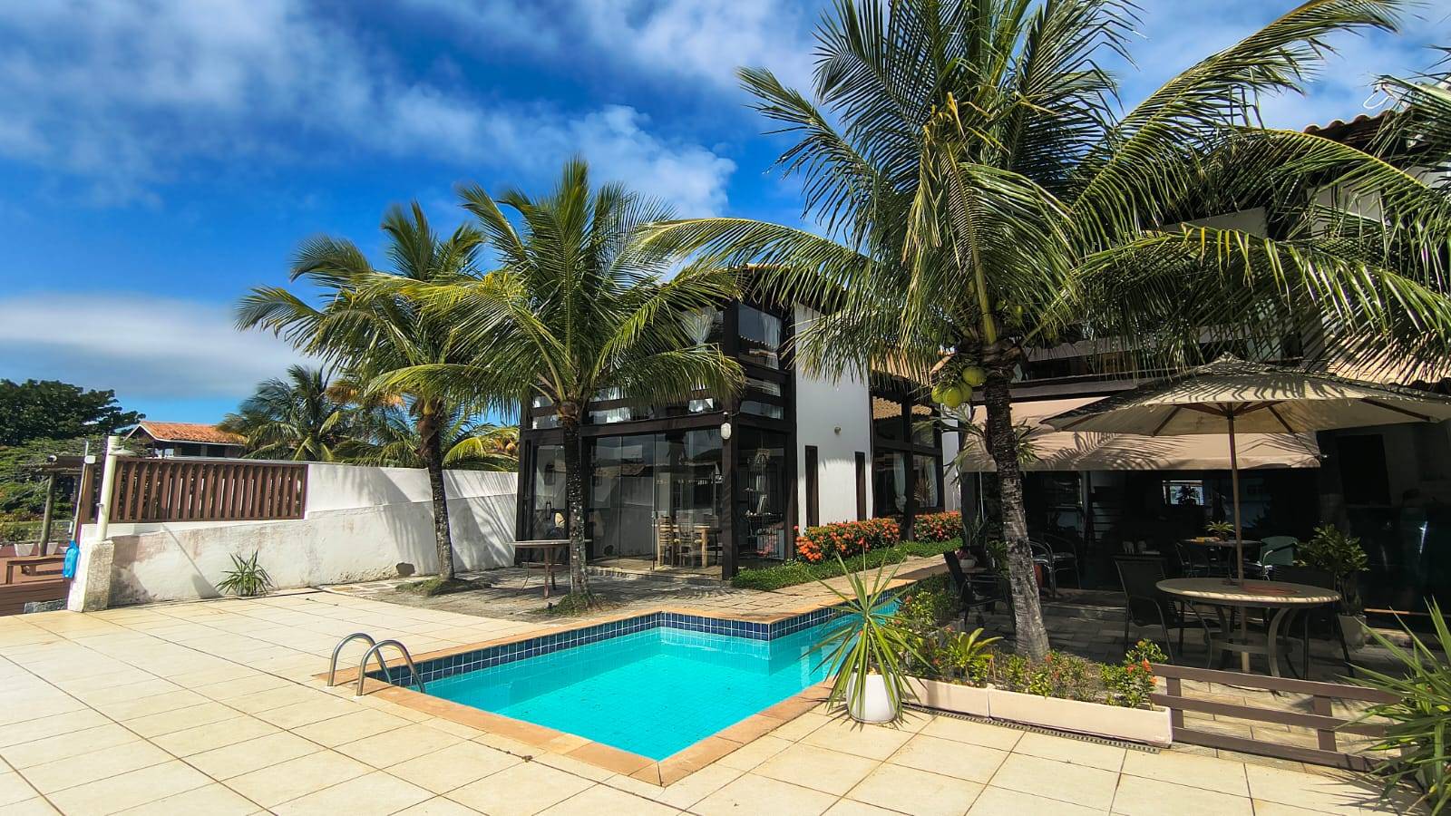 CASA Á VENDA DE 03 QUARTOS, Á BEIRA DO CANAL OGIVA-CABO FRIO/RJ