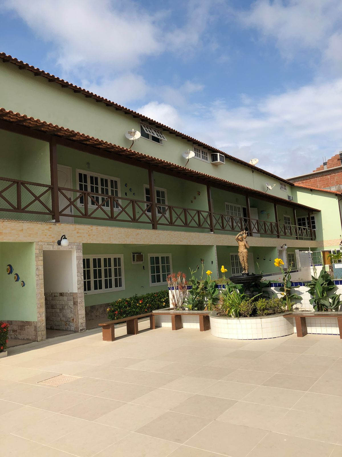 CASA EM CONDOMÍNIO DE 03 QUARTOS À VENDA NO PERÓ EM CABO FRIO/RJ