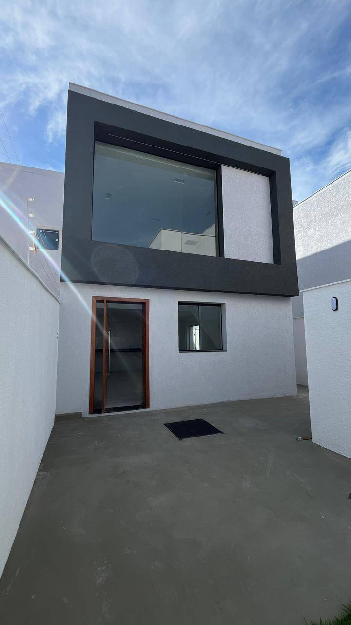 CASA DUPLEX DE 02 QUARTOS Á VENDA NA VILA DO PERÓ – CABO FRIO/RJ