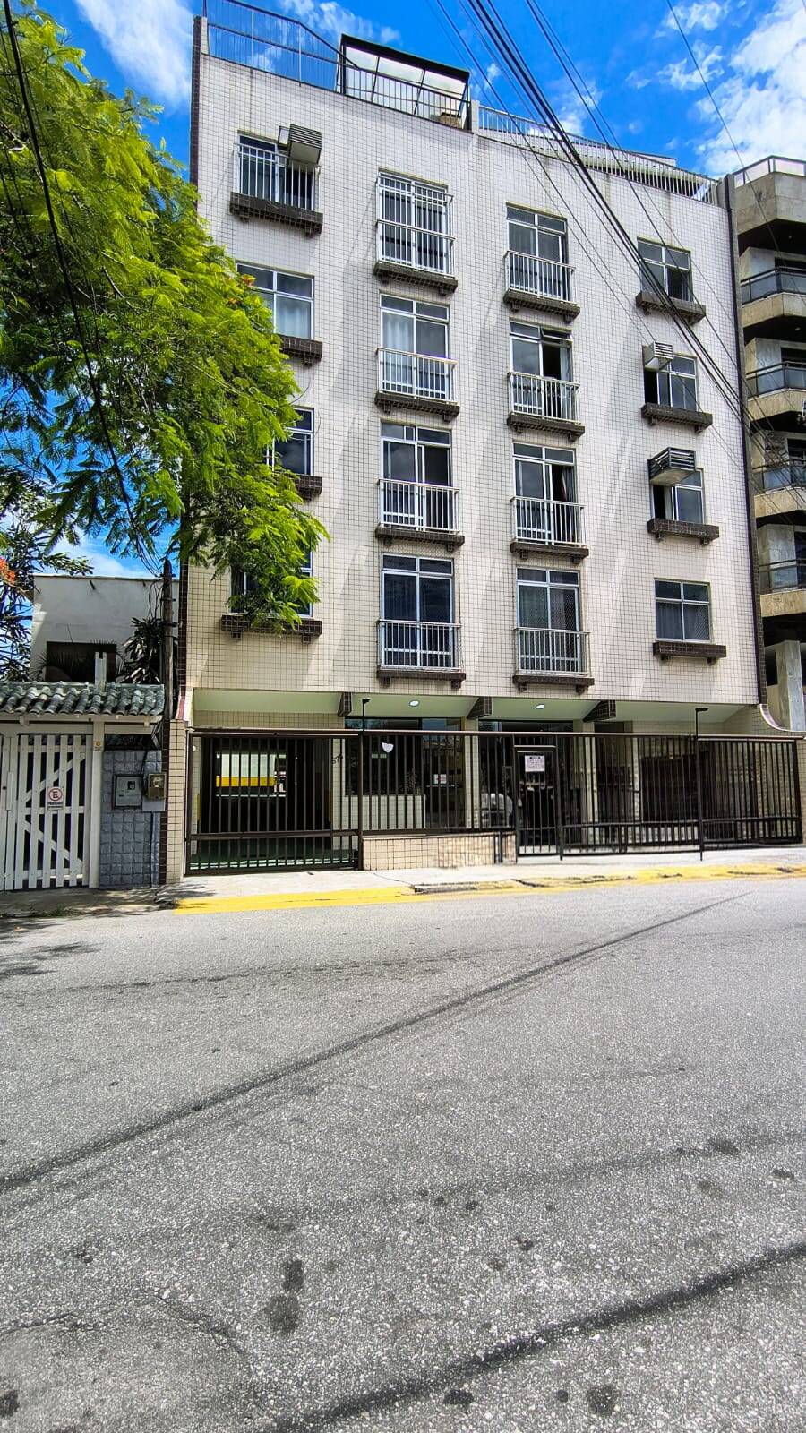 APARTAMENTO COM 2 QUARTOS À VENDA NO CENTRO DE CABO FRIO/RJ