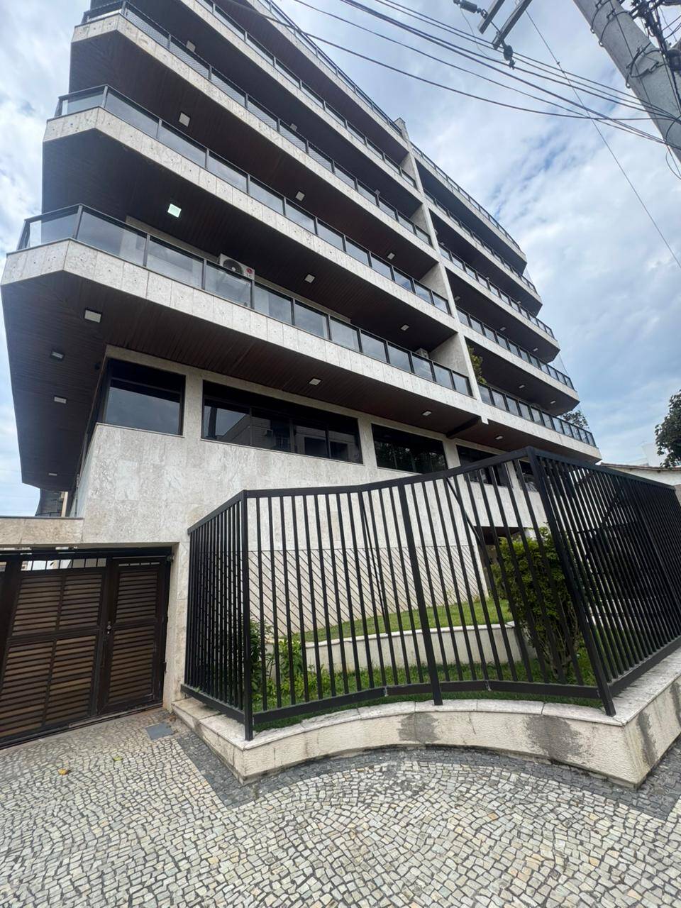 COBERTURA DUPLEX COM 4 QUARTOS À VENDA NA PASSAGEM – CABO FRIO/RJ