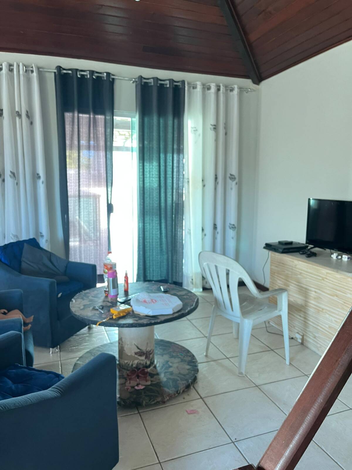 CASA Á VENDA DUPLEX COM 03 QUARTOS INDEPENDENTE NO FOGUETE, CABO FRIO-RJ