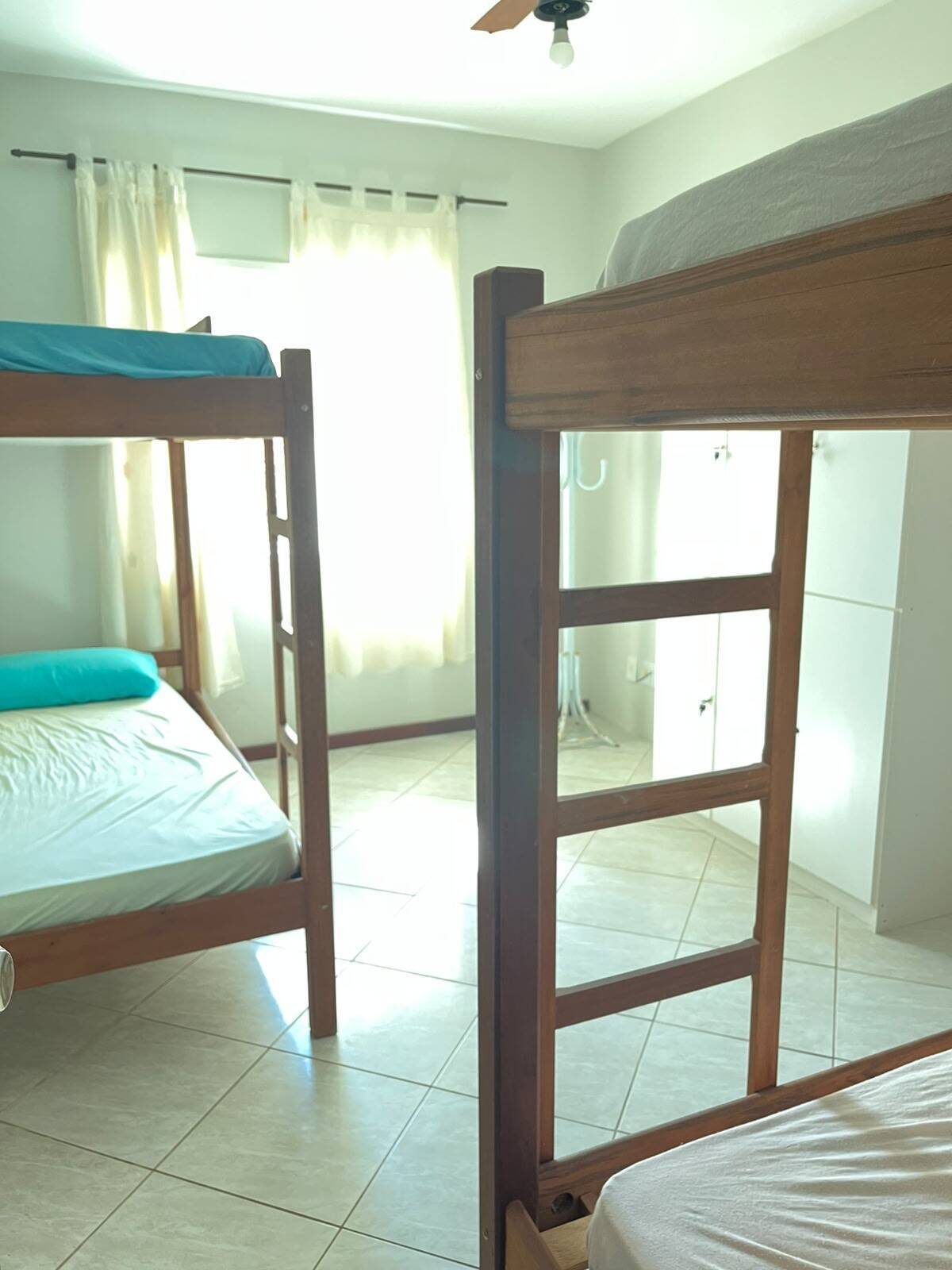 CASA Á VENDA DUPLEX COM 03 QUARTOS INDEPENDENTE NO FOGUETE, CABO FRIO-RJ