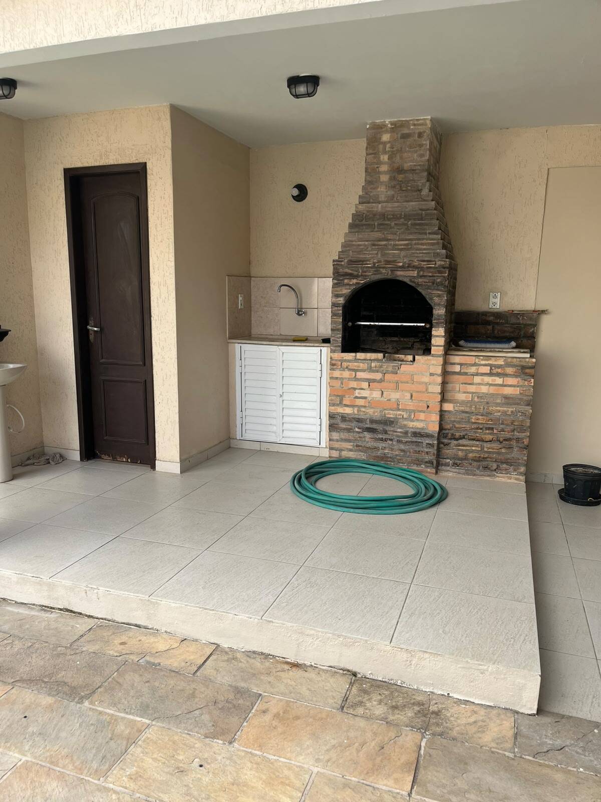 CASA Á VENDA DUPLEX COM 03 QUARTOS INDEPENDENTE NO FOGUETE, CABO FRIO-RJ
