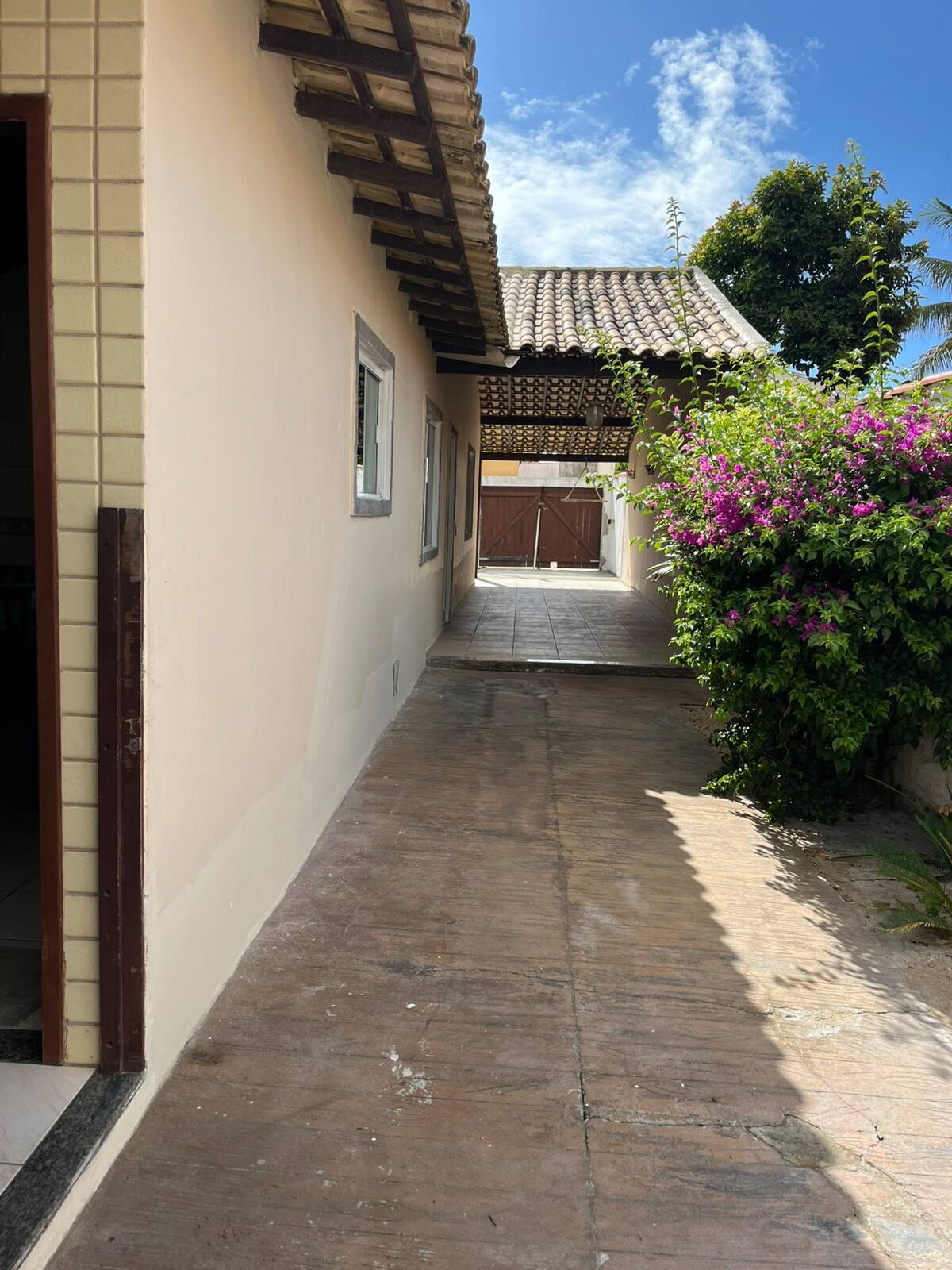 CASA Á VENDA DUPLEX COM 03 QUARTOS INDEPENDENTE NO FOGUETE, CABO FRIO-RJ
