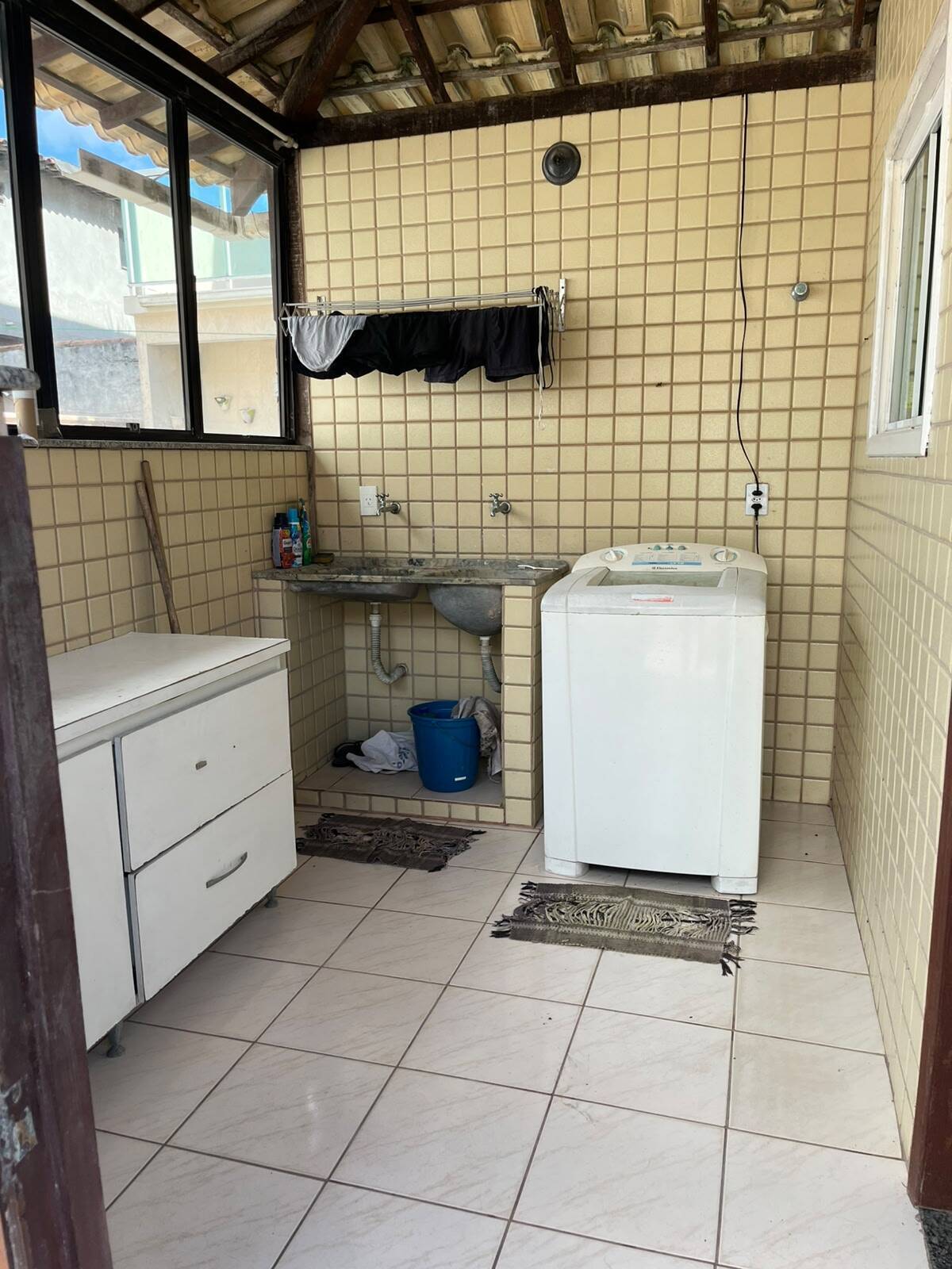 CASA Á VENDA DUPLEX COM 03 QUARTOS INDEPENDENTE NO FOGUETE, CABO FRIO-RJ