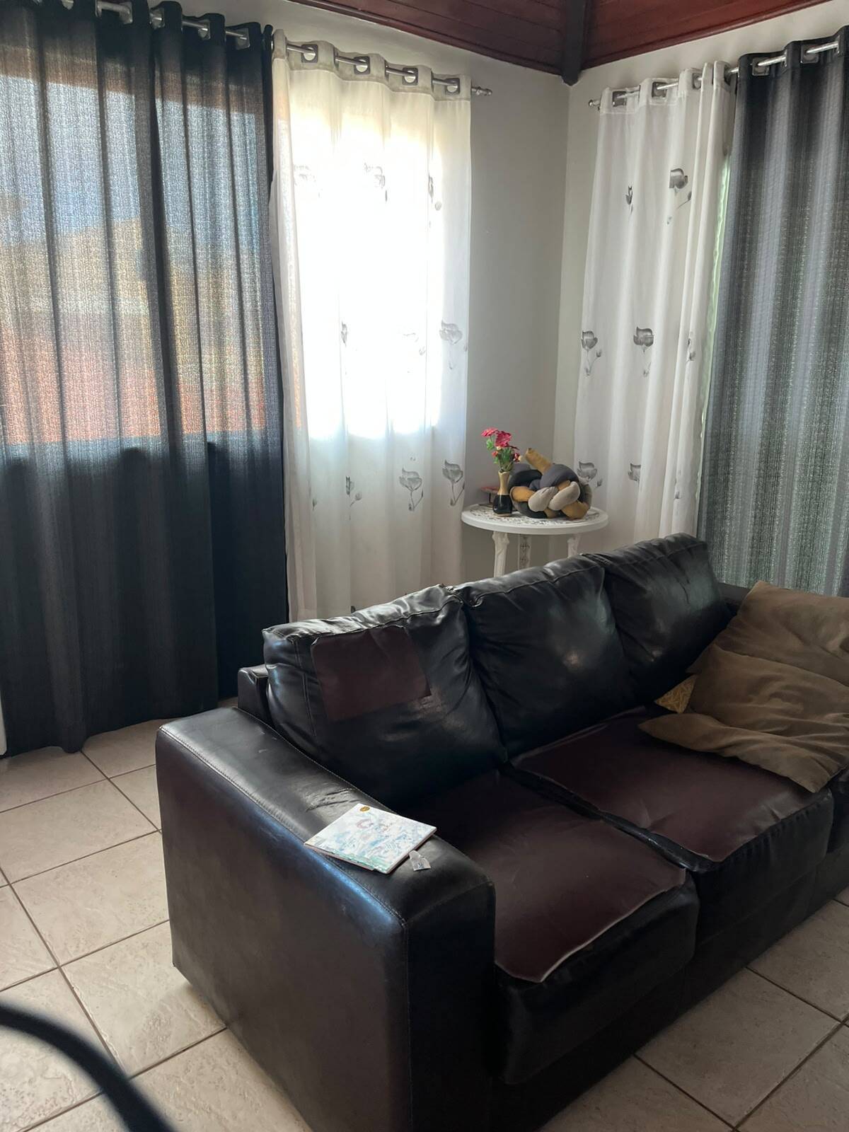 CASA Á VENDA DUPLEX COM 03 QUARTOS INDEPENDENTE NO FOGUETE, CABO FRIO-RJ