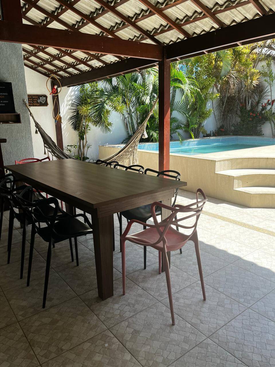CASA 03 QUARTOS NO CONDOMÍNIO DOS PÁSSAROS, PORTEIRA FECHADA - CABO FRIO/RJ