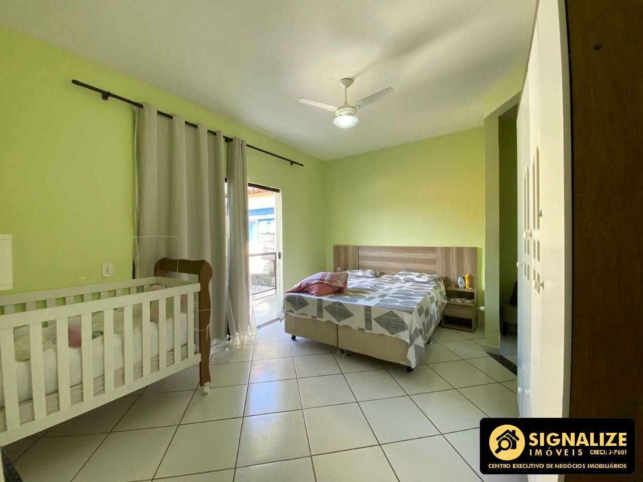 Casa à venda com 6 quartos, 180m² - Foto 4