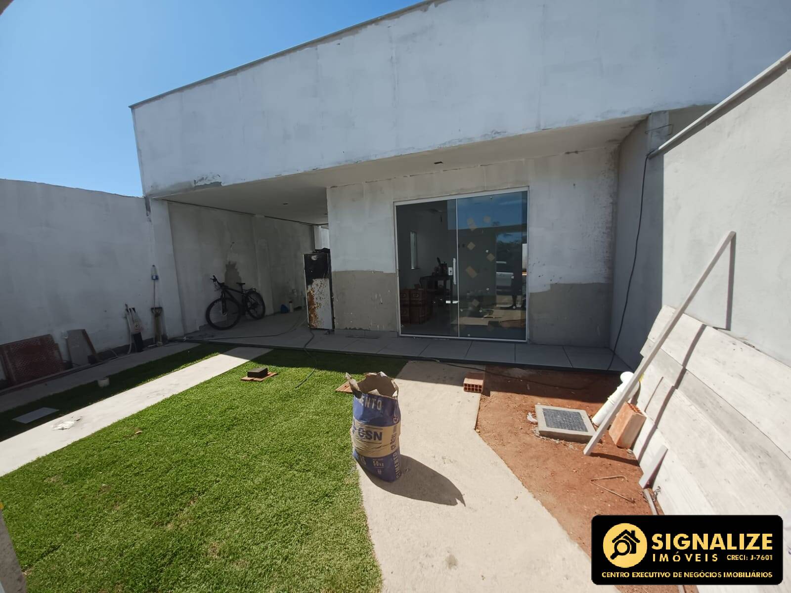 Casa à venda com 3 quartos, 220m² - Foto 1